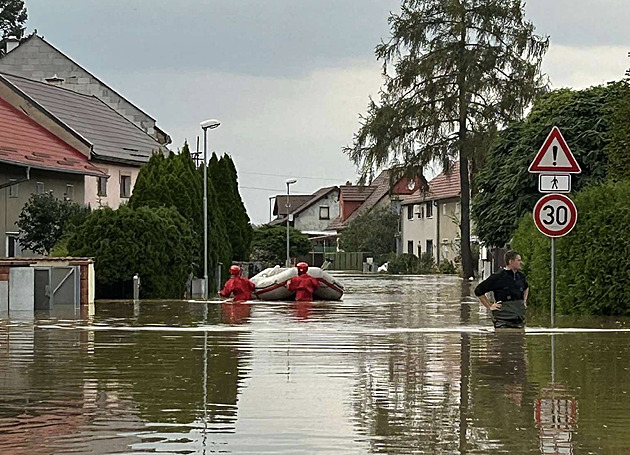 Povodeň mají zadržet nové hráze. V Chomoutově začíná zdlouhavá hra o pozemky