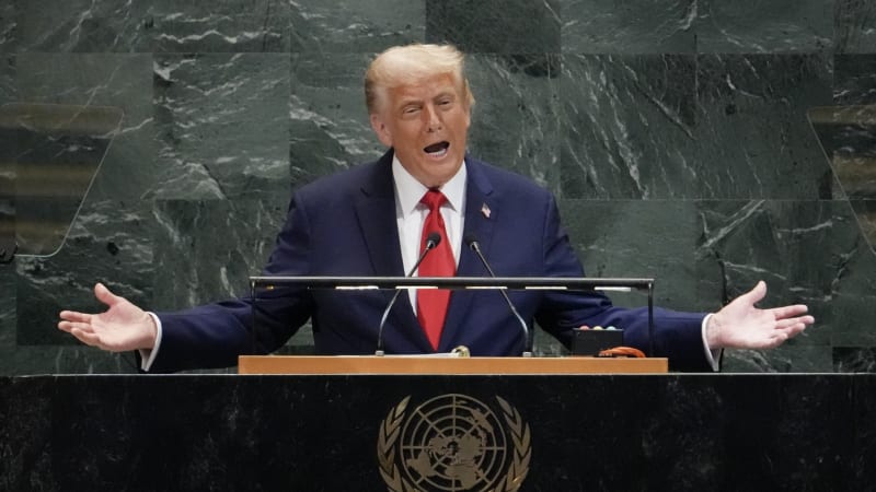ANALÝZA: Trumpova show v OSN. Místo problémů světa řešil krávy, nefunkční eskalátor i Nobelovku