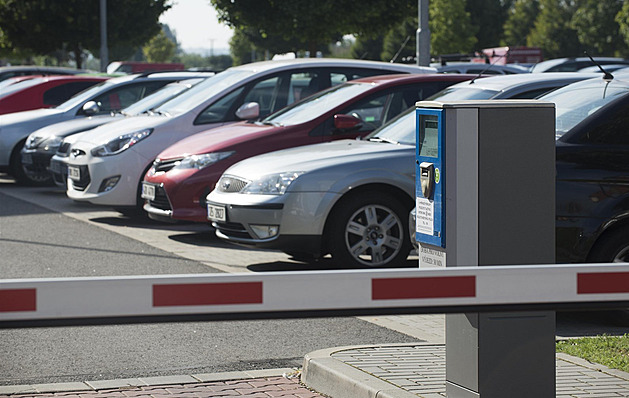 Nemocnice v Pelhřimově nabízí nové parkoviště, přibylo 33 odstavných míst