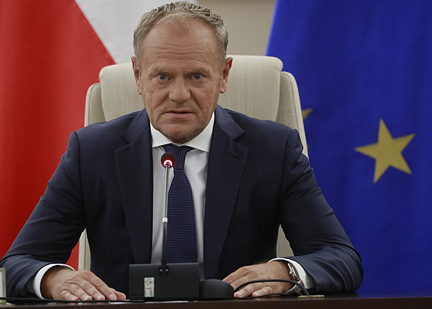 Přehození odpovědnosti na Evropu, míní Tusk o Trumpovu zdánlivém obratu