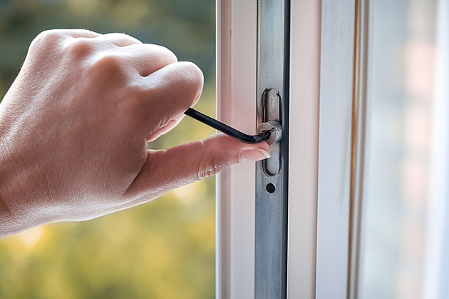 Netěsnící okna zvyšují náklady. Kontrola a seřízení zaberou pár minut