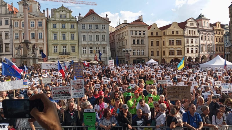 Zlo se odkopalo, řekl na demonstraci Milionu chvilek Ludwig. Zmínil Babiše i Konečnou
