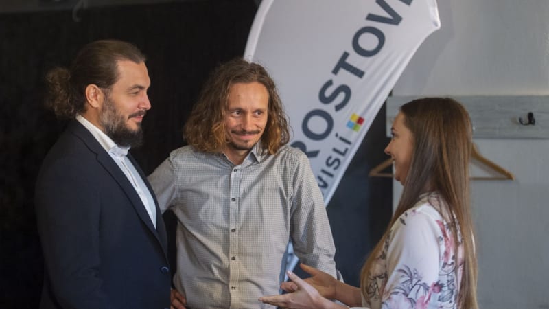 Jan Mádl měl vážnou autonehodu, skončil v nemocnici. Je zázrak, že přežil, říká Rakušan