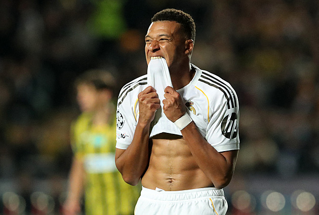 Když mám pět šancí, chci pět gólů! Mbappé se kál i s hattrickem, pro Alonsa je klíčový