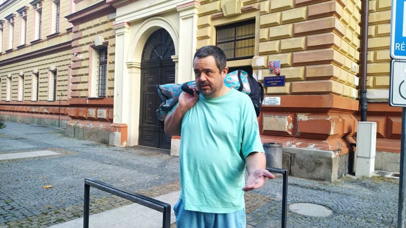 Novotného propustili z vězení. Vyšel jen v triku a kraťasech, odpykal si tříměsíční trest