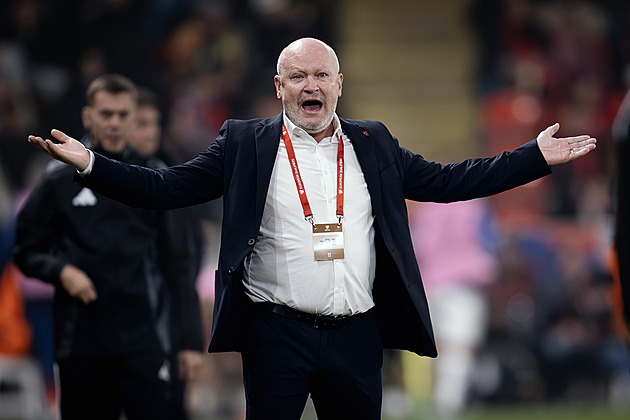 Proč máte problém s tím, že nehrál Karabec? nechápal kouč Hašek