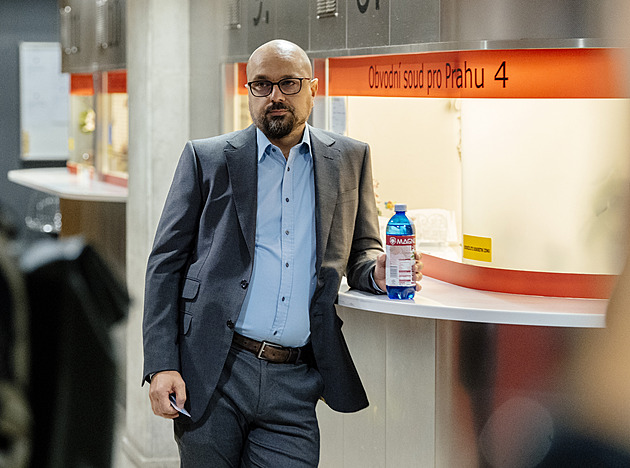 Před soudem s Dozimetrem opět vypovídal Dovhomilja. Popsal dělení peněz