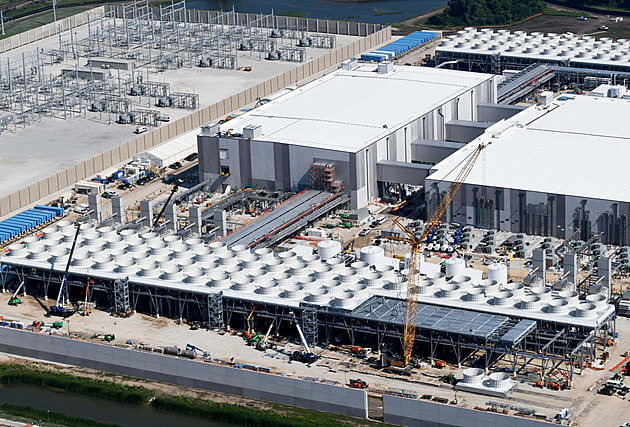 Datovým centrům v USA chybí elektřina. Stavějí si vlastní elektrárny