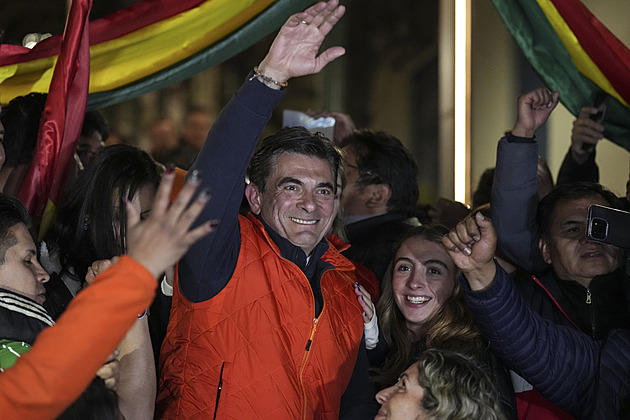 Dvě desetiletí vlády levice v Bolívii končí. Ve volbě prezidenta zvítězil centrista Paz