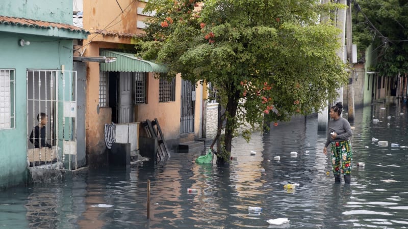 Hurikán Melissa pustoší Karibik. Udělejte vše, abyste se ochránili, vyzývá jamajský premiér