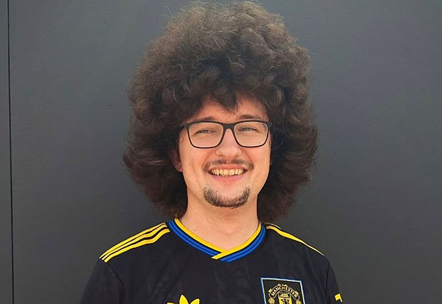 Vlasová výzva. Fanoušek Manchesteru United se už 388 dní nestříhal. Dočká se?