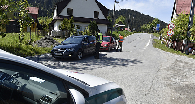 Na Slovensku jezdí první žandárové. Mohou zastavovat auta i zadržet podezřelé