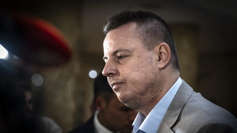 Zveřejníme intimní video s Rajchlem, hrozí aktivisté. Šikana mých dětí, rozčílil se poslanec