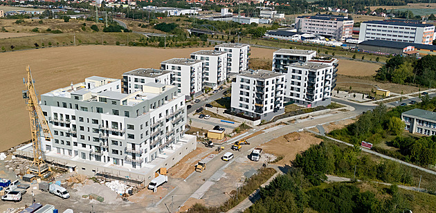 Drahé byty i úvěry. Mladí to mají s vlastním bydlením složité, cesta bývala jednodušší
