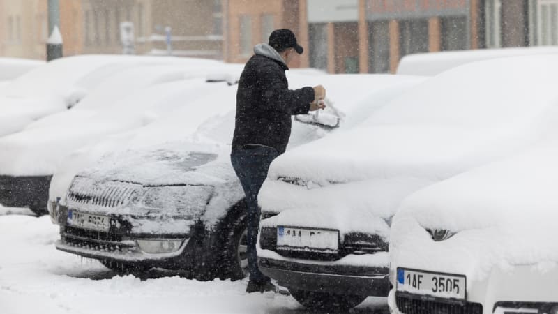 Mráz a sníh na obzoru. Výrazné ochlazení zasáhne Česko, kdy čekat bílou nadílku v nížinách?
