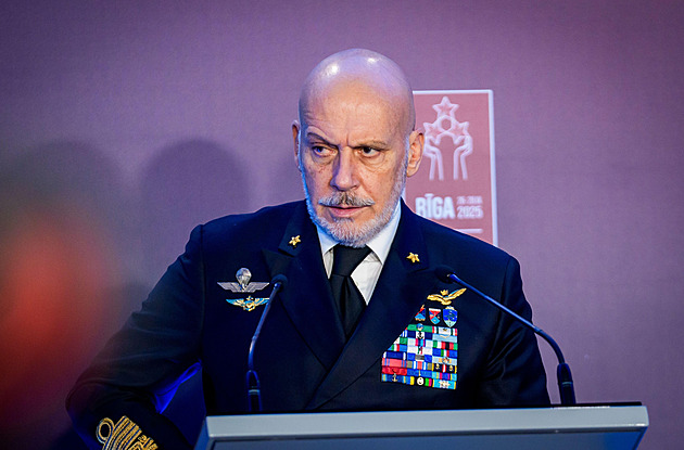 NATO může podniknout preventivní úder, řekl admirál. Rusko a jeho spojenci zuří