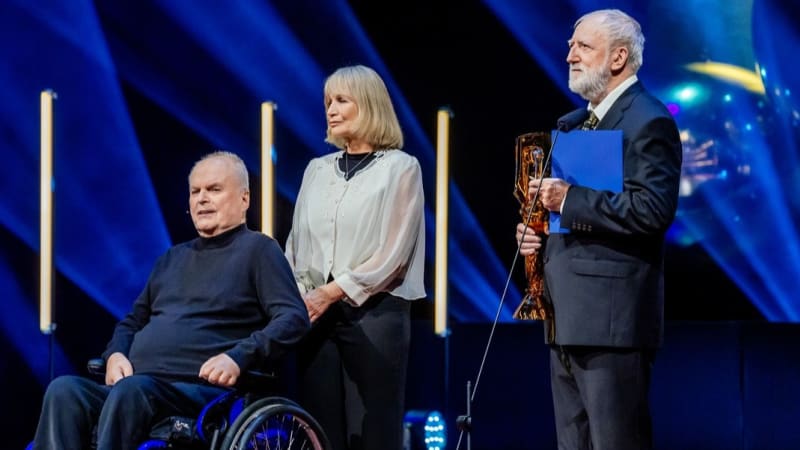 Strejček: Pobyt v sanatoriu? Na pokraji mých finančních možností. Rak mu posílá honoráře