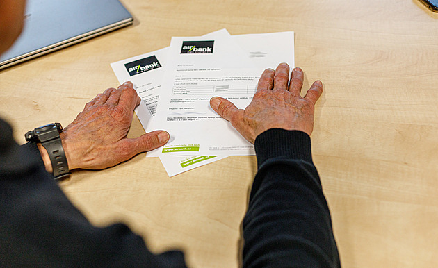 Senior z Liberce dluží bance statisíce. Tvrdí však, že se stal obětí krádeže identity