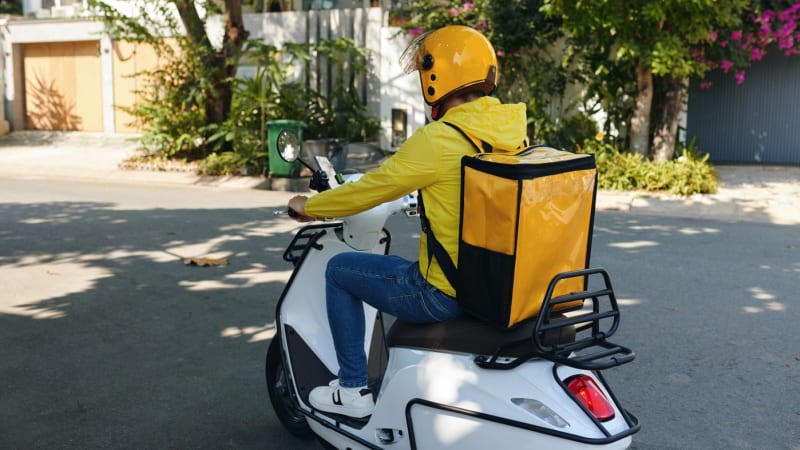 Vyhazov za brzké příchody: Žena přišla o práci, začínala příliš časně. U soudu nepochodila