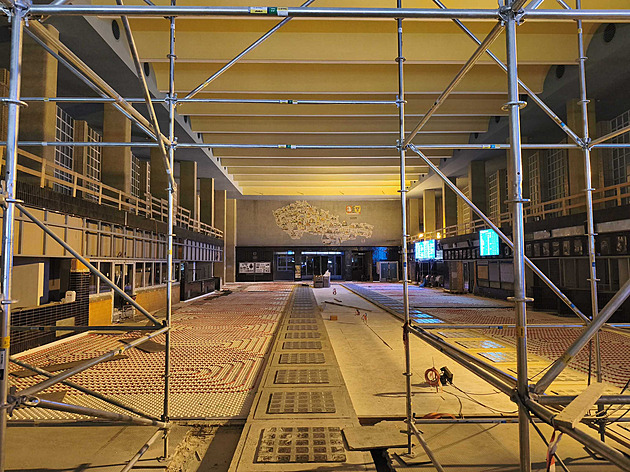 Klenot mezi nádražními budovami bude napřesrok hotov, v pardubické hale bude tepleji