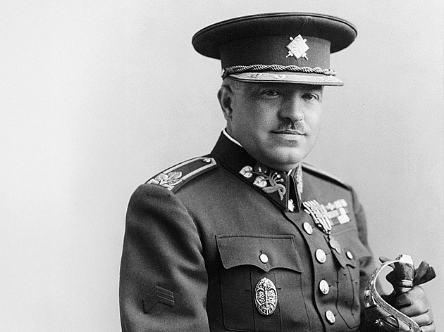 Větřil Hitlerovy choutky, chtěl bránit zemi. Po válce generál skončil v knoflíkárně