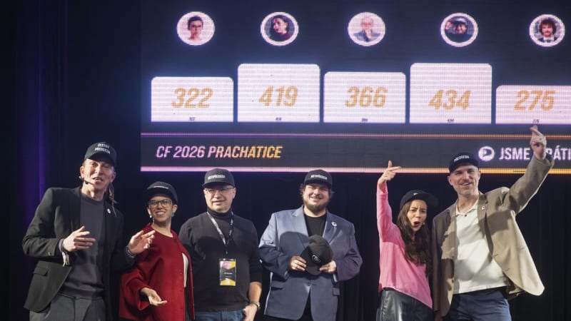 REPORTÁŽ: Hřibův dream team, etymologie a čekání na Babiše. Piráti si brousí zuby na komunál