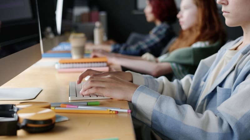 Tlak na deváťáky kvůli přijímačkám roste. Ulehčit jim může nový vyhledavač přípravných kurzů