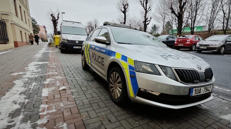 Násilná smrt ženy na Kladensku: Podezřelý je její manžel, policie ho zadržela