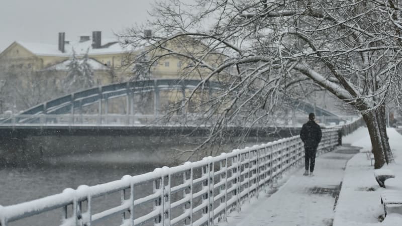 Upravená VÝSTRAHA: Hrozí sněhové jazyky. Podívejte se, kde napadne až 10 centimetrů
