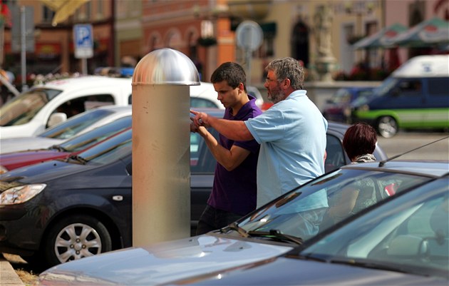 Karlovy Vary rozšíří možnosti placení parkování o aplikaci EasyPark
