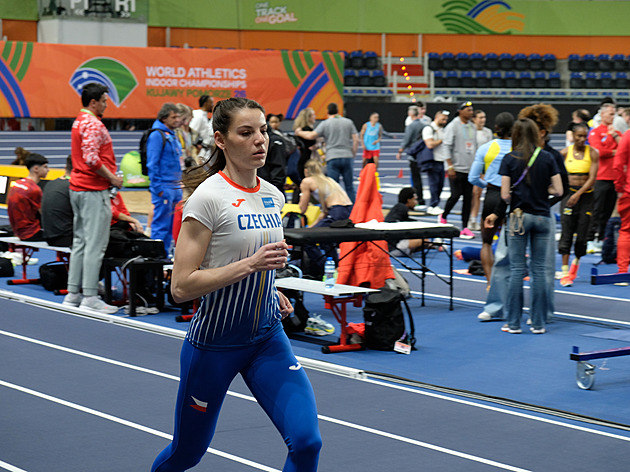 OBRAZEM: Vysmátá Lou a vysmátější Lieke. Atleti testovali halu, šampion zaujal stylem