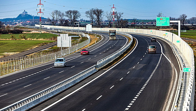 Situaci na silnicích ovlivňuje výstavba D35, dálnice vysála dopravu z řady obcí