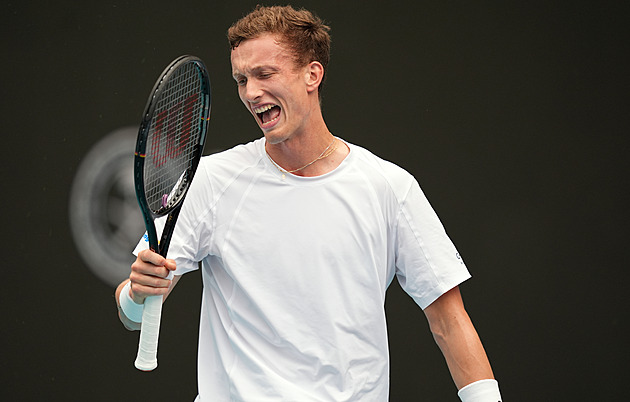 Tenis ONLINE: Lehečka proti Sinnerovi ztrácí, finále v Miami přerušuje déšť