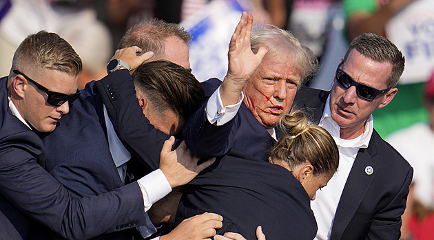 Chyba ochranky je zástupné téma, otázka zní: Proč Trumpa chtěli už tolikrát zabít?