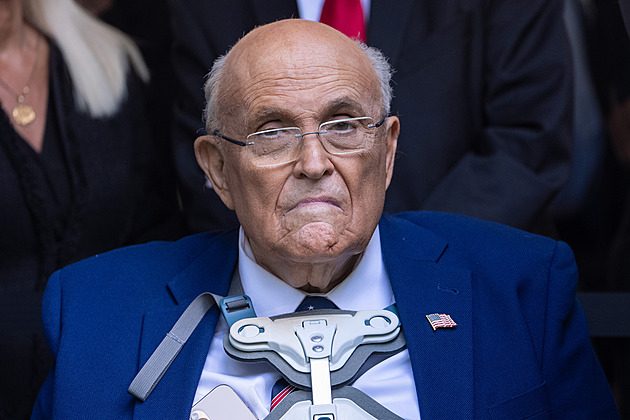 Rudy Giuliani je v kritickém stavu v nemocnici. Skutečný bojovník, píše Trump