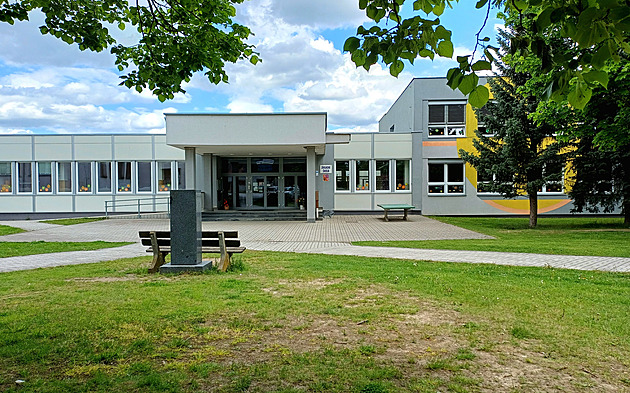 Ve škole dalo výpověď 19 z 21 učitelů. Kritizovaná ředitelka kvůli vyhazovu hrozí soudem