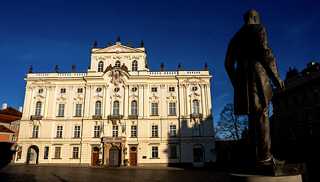 Duchovního čeká trestní řízení. Viní ho, že znásilňoval a mučil i v arcibiskupství