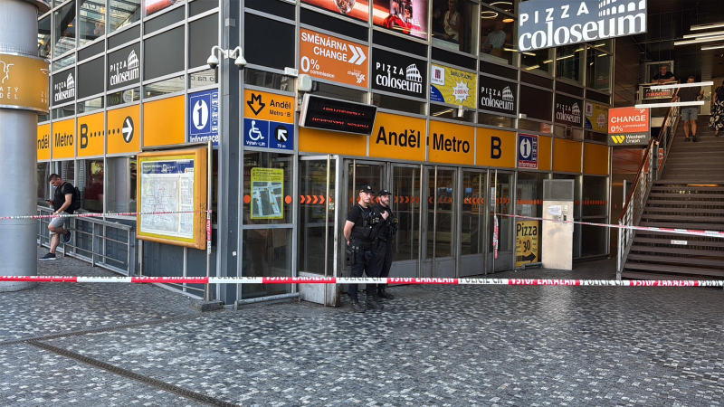 Metro na pražském Andělu srazilo člověka. Vlaky mezi Smíchovským nádražím a Florencí nejezdí