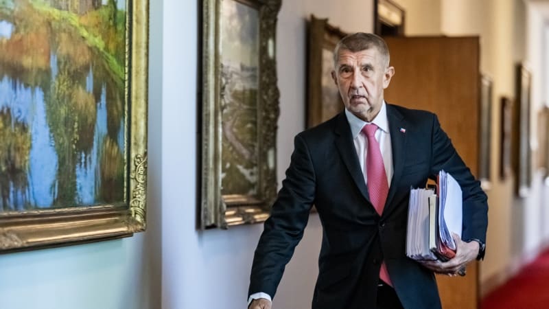 EXKLUZIVNĚ: Voliči vystavili vládě vysvědčení. Nejlépe dopadl Babiš, nejvíce pětek má Macinka