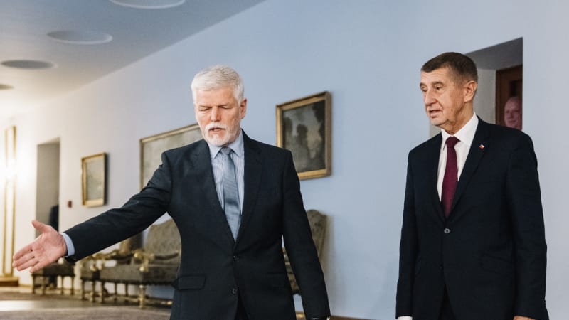Spor Pavla a vlády? Babiš se choval jako děcko, míní Papajanovský. Ratiborský sepsul Hrad