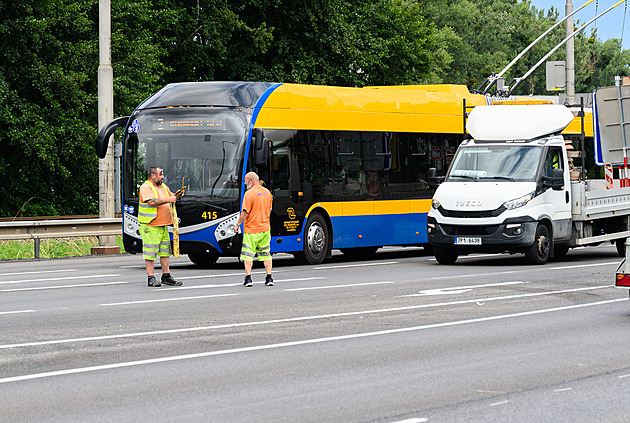 Hlavní výjezd ze Zlína je průjezdný. Silničáři opravy dokončili s předstihem