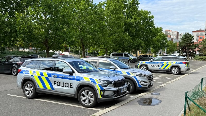 Poplach v Česku. Hrozbu bombového útoku na úřadech a v obchodech po celé zemi řeší policie