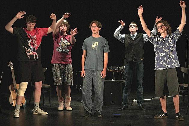 GLOSA: Amatéři, nebo ochotníci? Jiráskův Hronov sdílí jejich lásku k divadlu