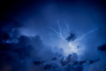 Českem prochází bouřky. Mohou být i velmi silné, varovali meteorologové