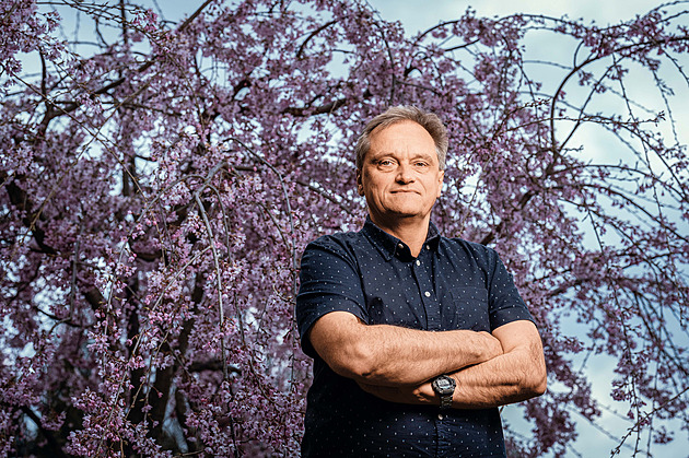 Babky se často nemýlily, třeba brusinky fungují. Ale internetu nevěřte, říká vědec