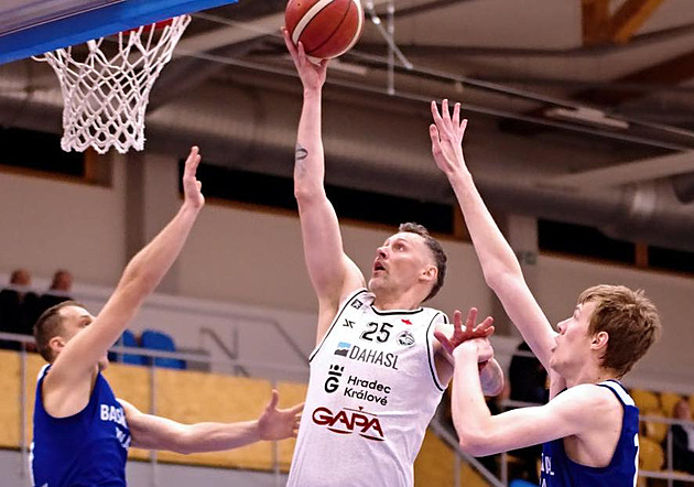 Osmiletý distanc pro Sedmáka. Hradecký manažer pyká za sázení a manipulaci