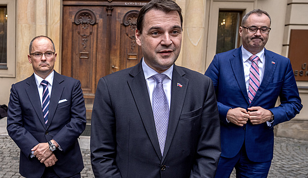 Koalice bude jednat o návrhu schodku 389 miliard korun i o růstu penzí