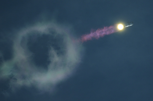 Loď Starship se poprvé dostala na oběžnou dráhu. Vypustila nový typ satelitů
