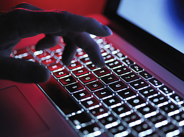 Policie i obrana používají bezpečnostní software, který je ve vlastnictví pěti Rusů