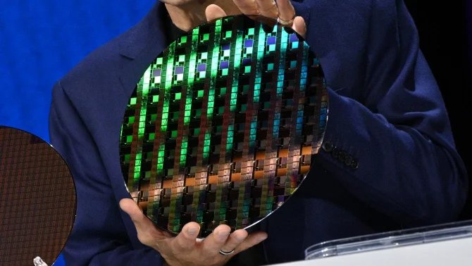 Čína má tranzistory, které by konkurovaly 3nm a 2nm procesu bez potřeby drahých EUV strojů